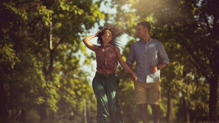 16 Zeichen, dass er in dich verliebt ist