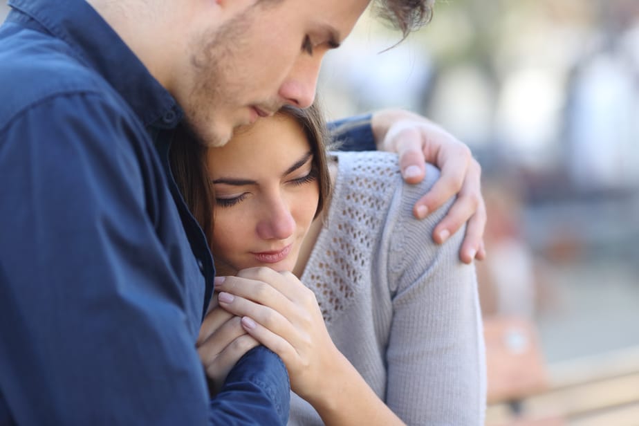 5 Tipps, die dir dabei helfen, zu wissen, was du einem emotional unzugänglichen Mann sagen sollst