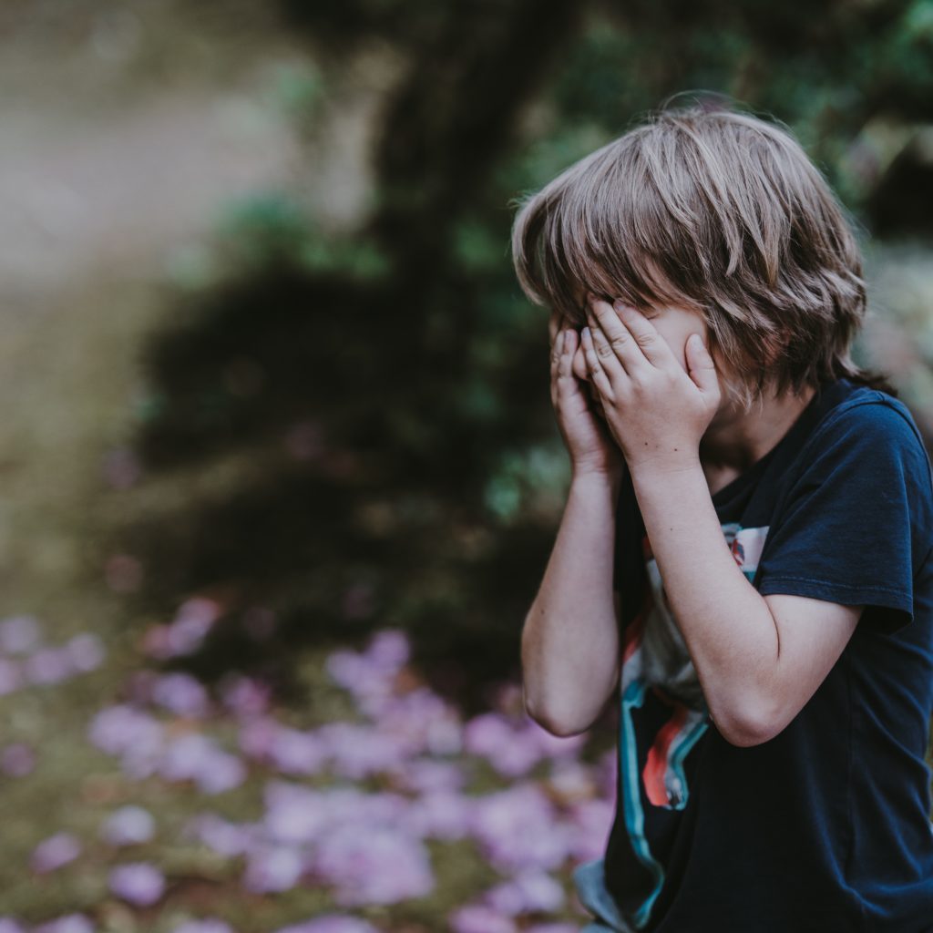 5 Kindheitstrauma, die du heilen und nicht ignorieren solltest