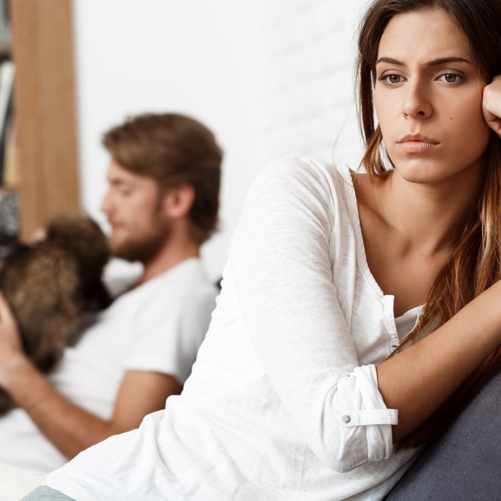 9 Anzeichen dafür, dass du unglücklich verheiratet und in einen anderen Mann verliebt bist