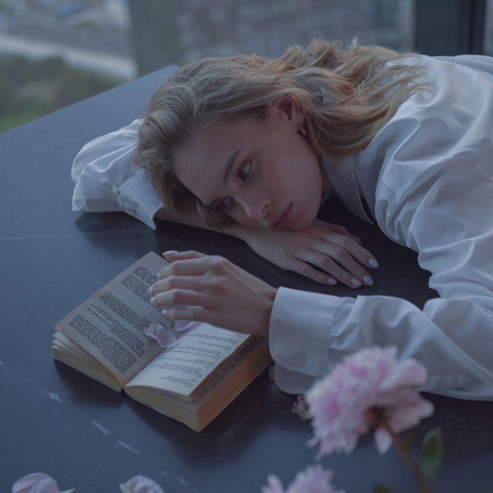 Angst vor Gefühlen in der Liebe Warum Menschen unter Beziehungsangst leiden