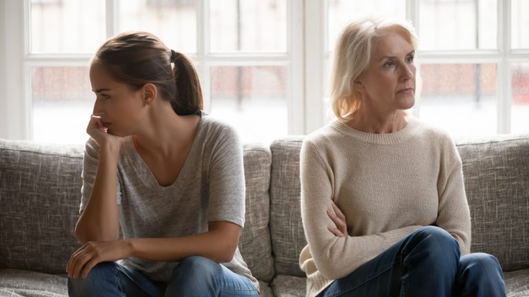 Ich Ertrage Meine Alte Mutter Nicht Mehr