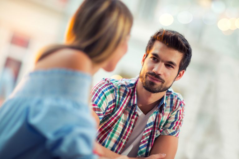 Was Denken Männer Wenn Sie Eine Frau Lange Anschauen Was denken Männer, wenn sie eine Frau lange anschauen?