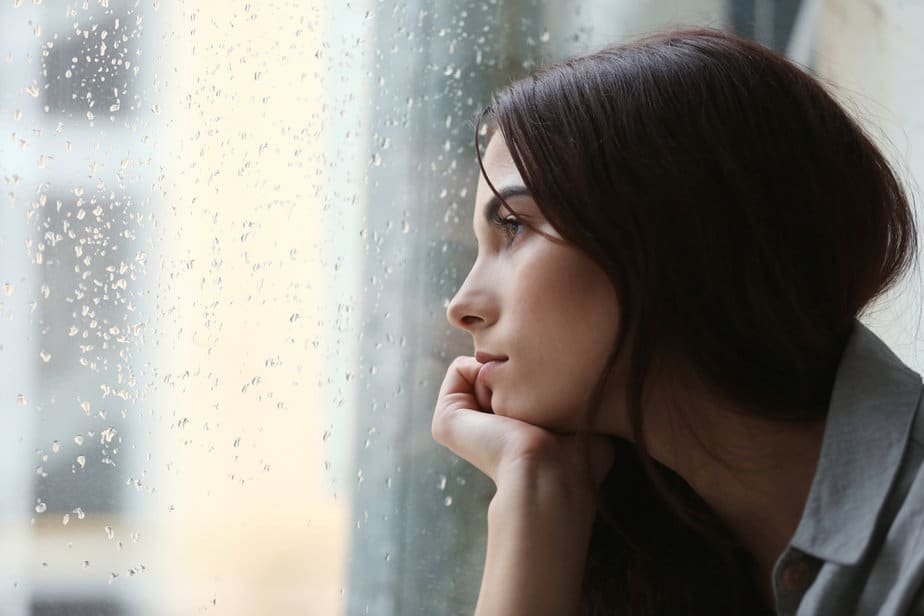 Depressive Körpersprache: 12 nonverbale Anzeichen einer Depression