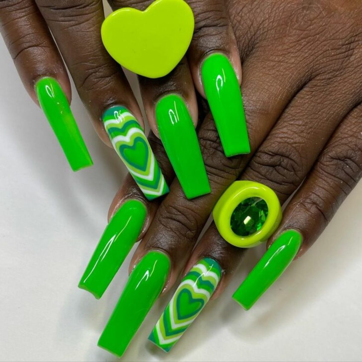 20 Grüne Nageldesigns, Die Jeden Vor Neid Erblassen Lassen
