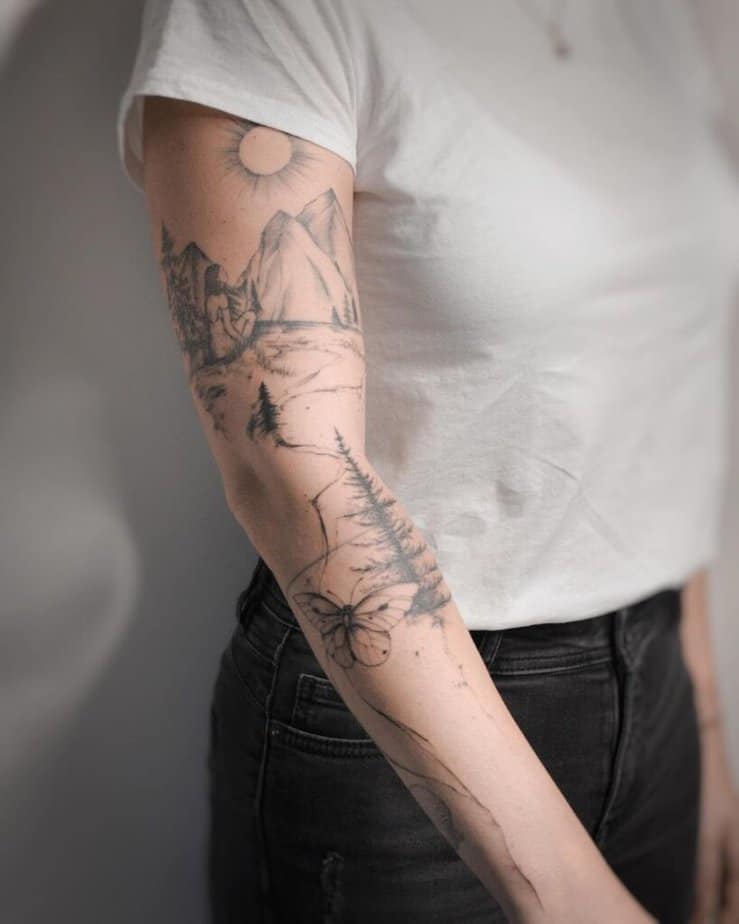 19. Eine Tattoo-Hülle mit Bergmotiven 