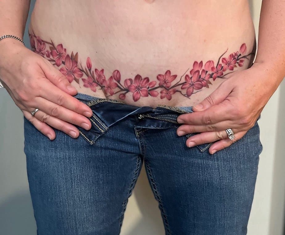 18. Kirschblüten-Bauchdecken-Tattoo 