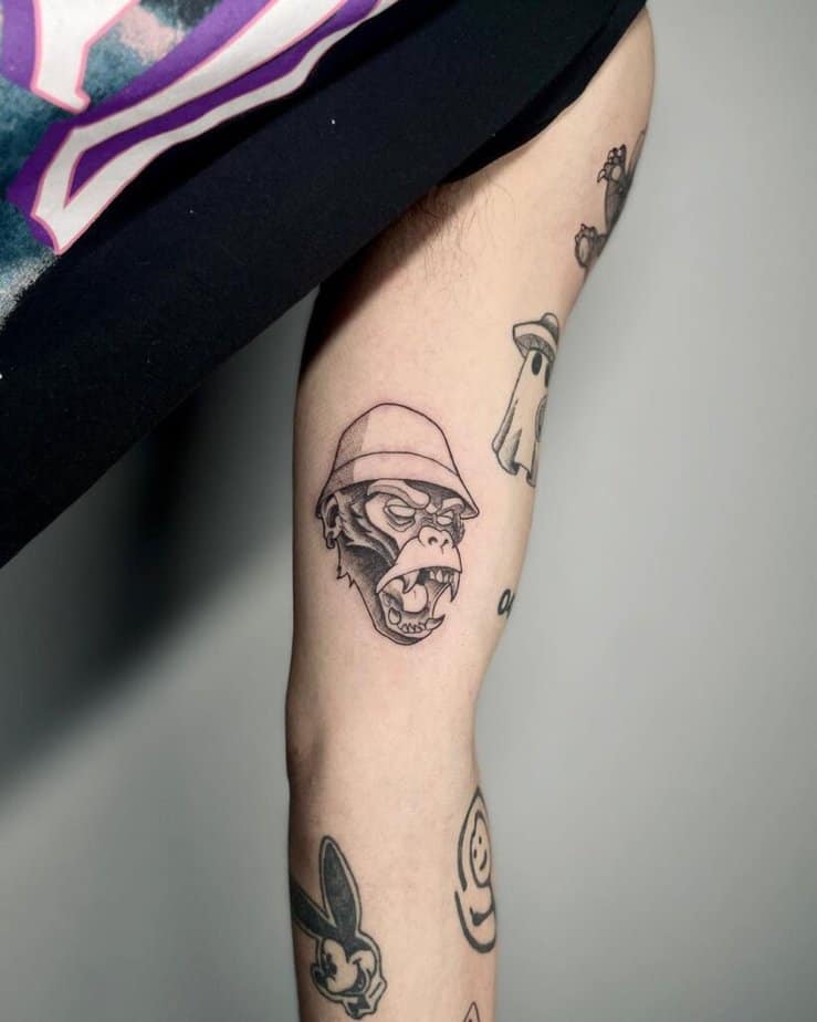 5. Ein Aufkleber Ärmel Gorilla Tattoo 