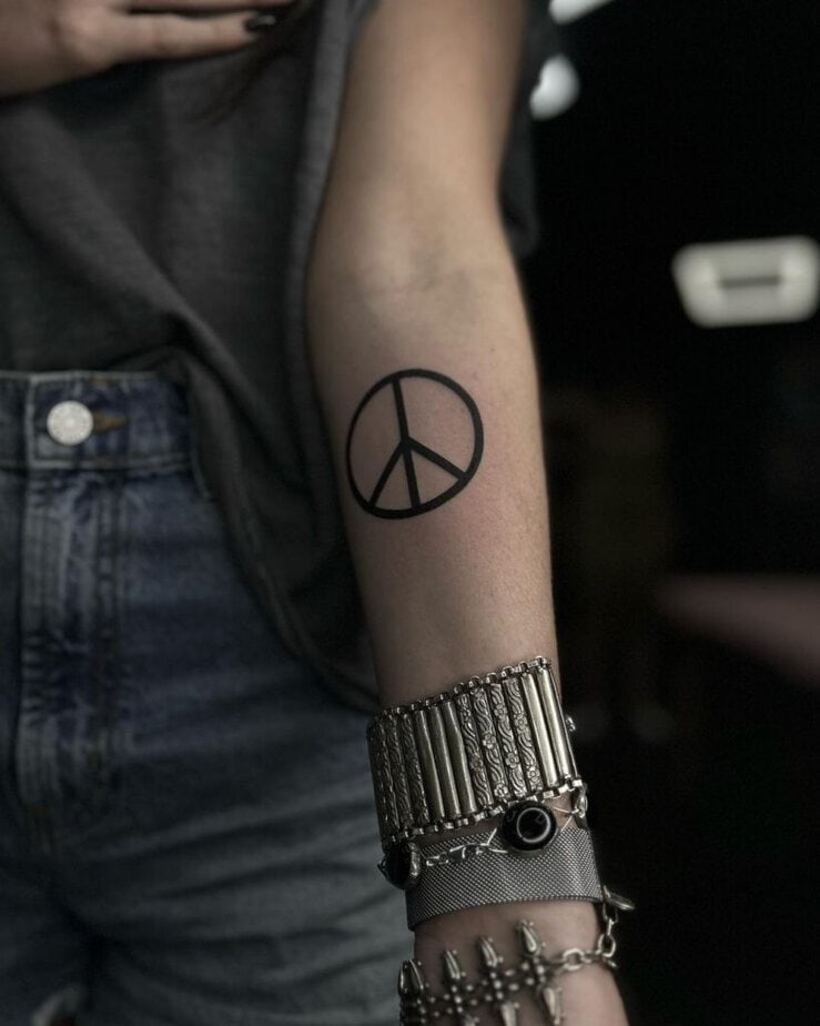Eine Figur, die den Frieden repräsentiert: Tattoo-Ideen