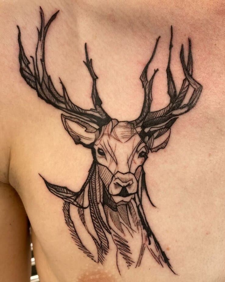 13. Ein Hirsch-Tattoo auf der Brust im Stil einer Skizze