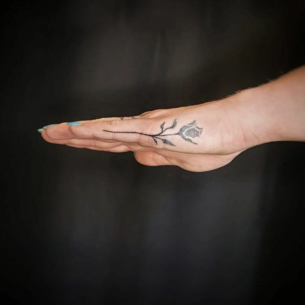 Hand Tattoo Frau Klein