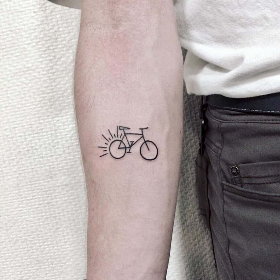 2. Minimalistisches Fahrrad-Tattoo