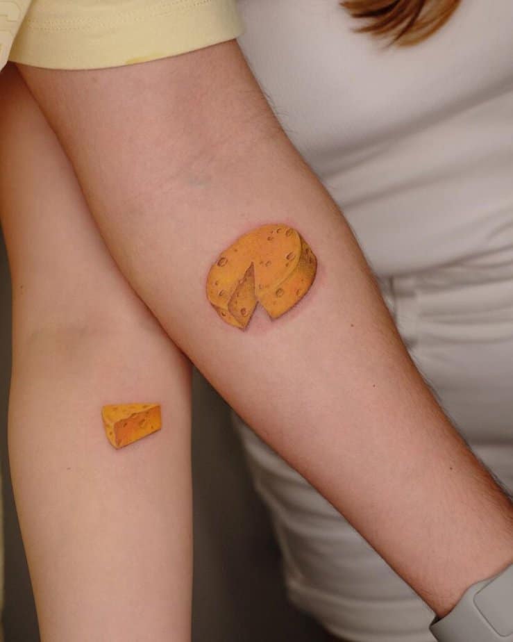 4. Ein paar passende Käse-Tattoos 