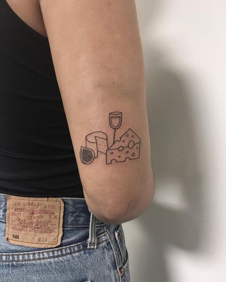 1. Ein Käse-Tattoo auf der Rückseite des Arms