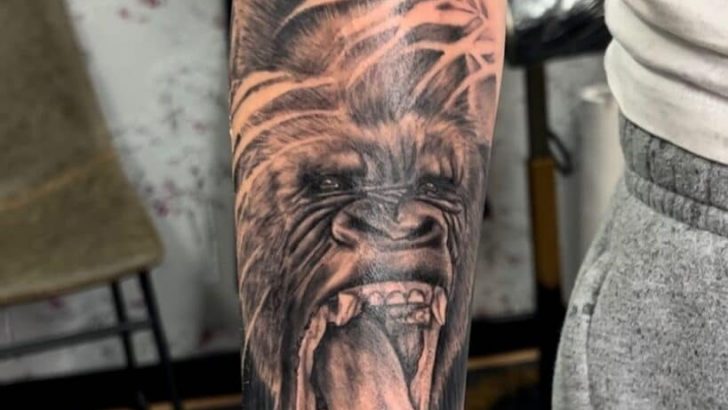 20 Erstaunliche Gorilla-Tattoos, die Sie “affenmäßig” schätzen lernen werden