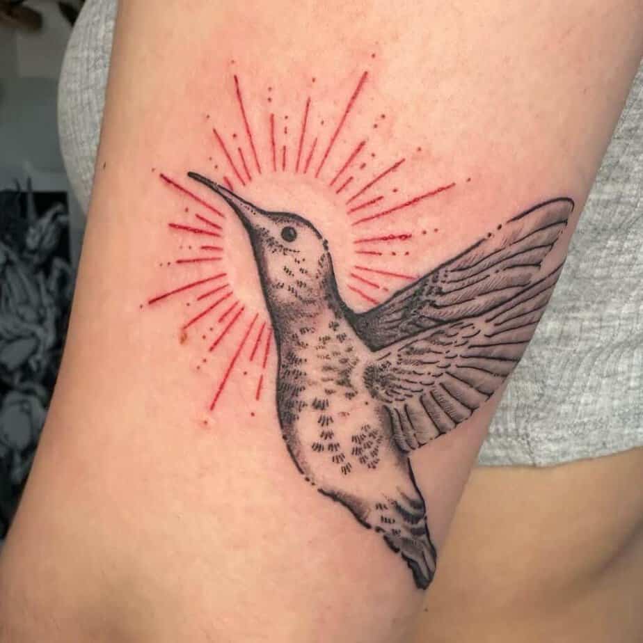 12. Ein Kolibri-Tattoo