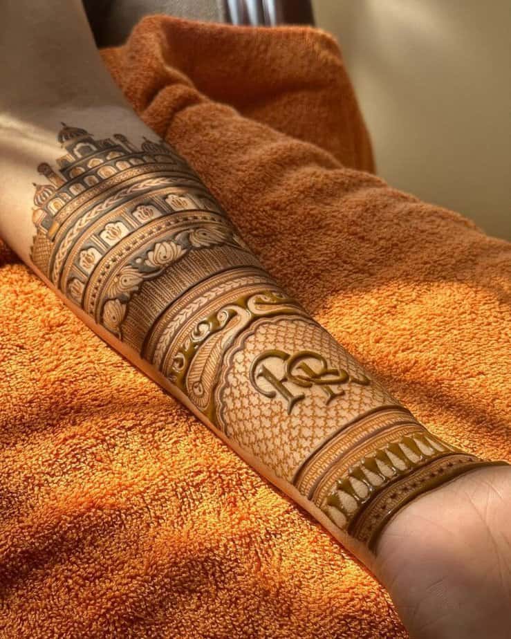 12. Eine geometrische Henna-Tätowierung 