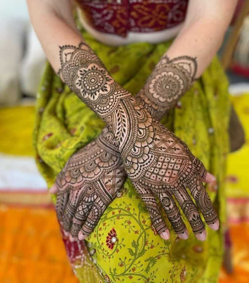 8. Eine detaillierte Henna-Tätowierung 