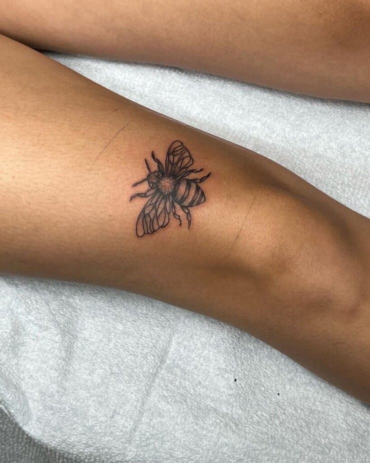10. Ein Bienenknie-Tattoo 