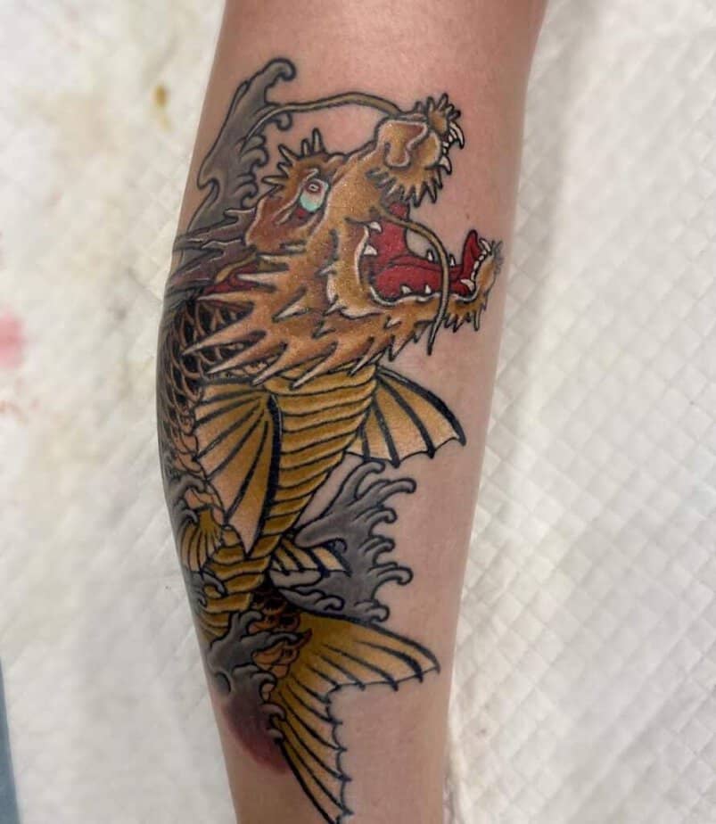 Gelb/Gold Drachen Koi Tattoo