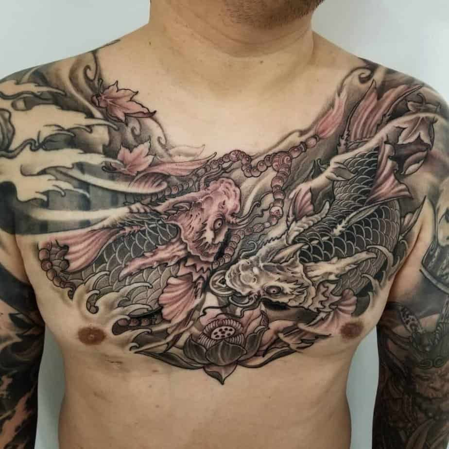 Schwarzer und grauer Drache Koi Tattoo