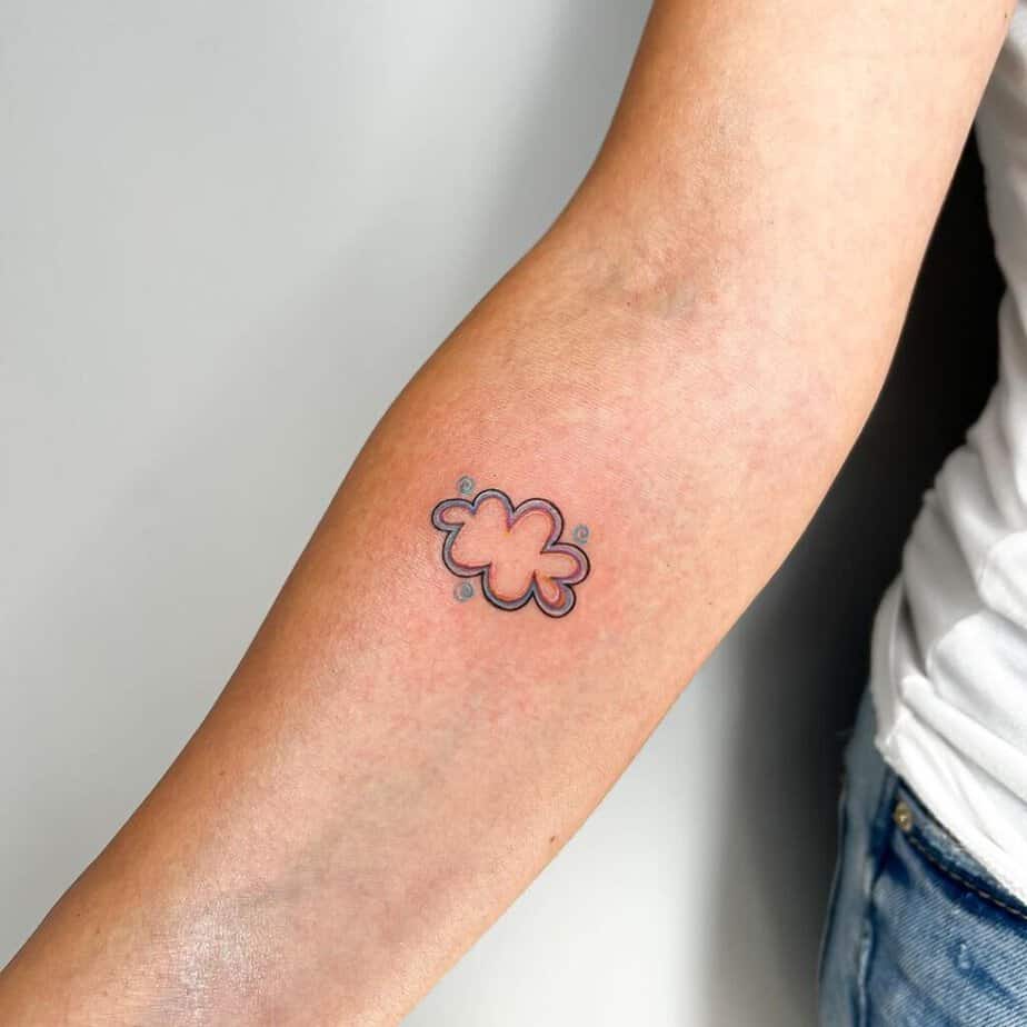 10. Minimalistische Wolke Tattoo