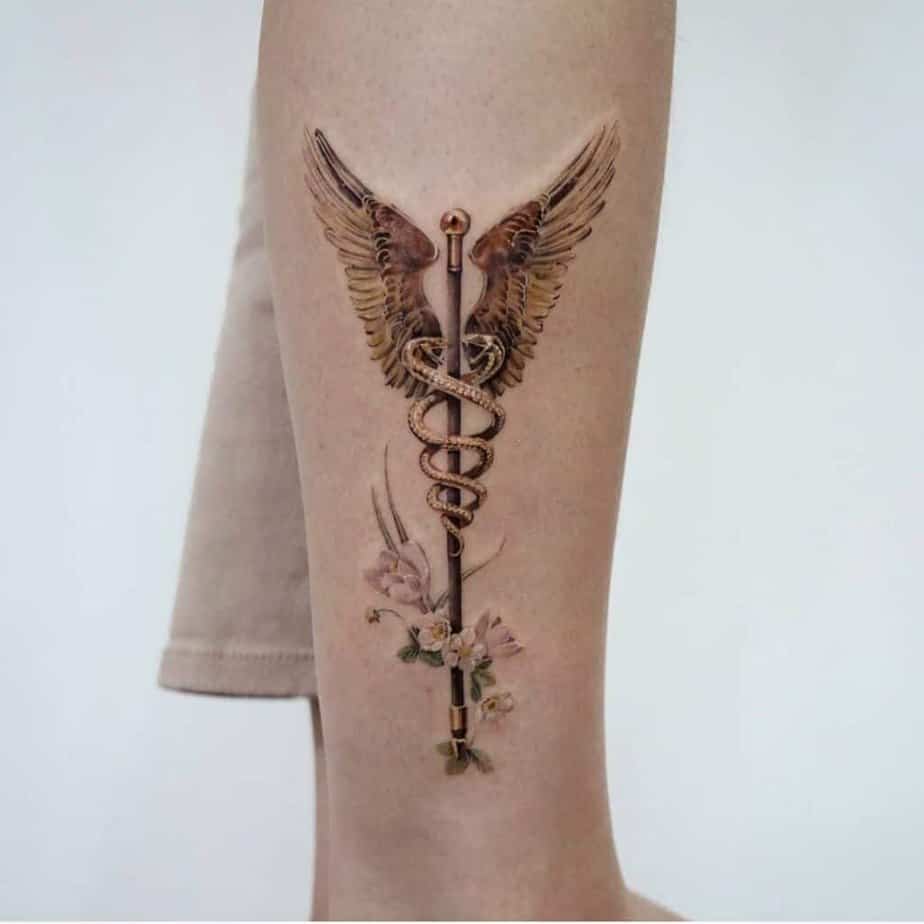 Caduceus-Tattoos für das Bein