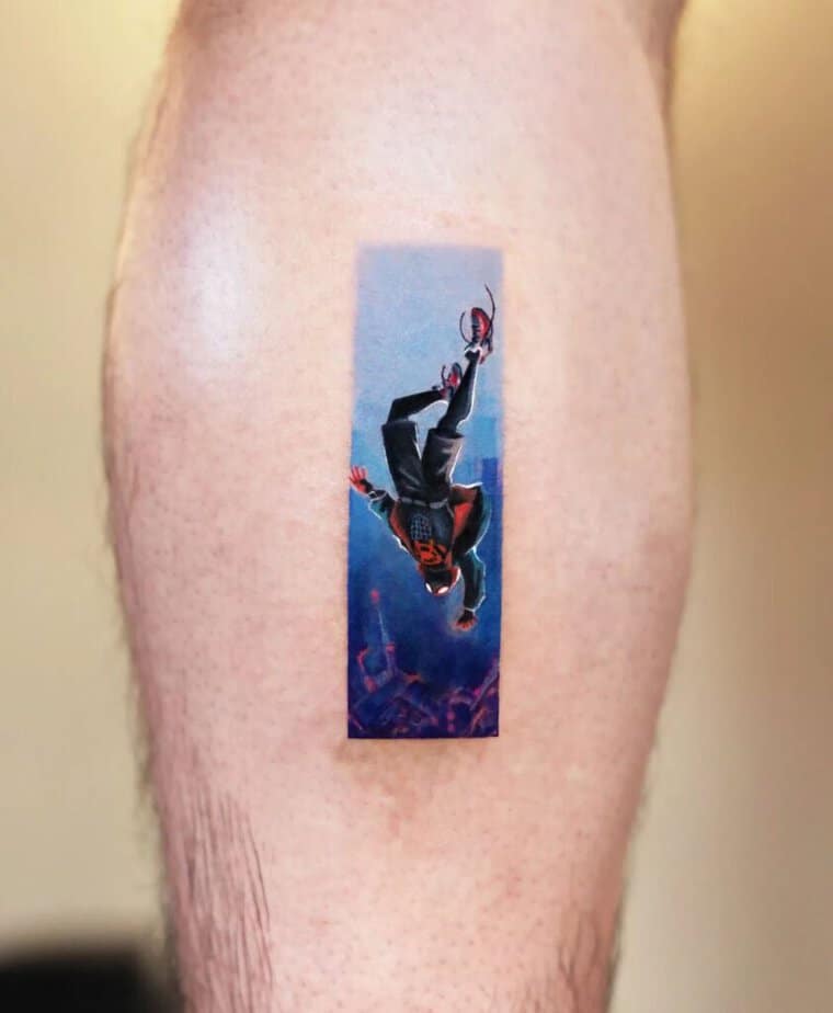 Spiderman-Tattoo auf dem Bein