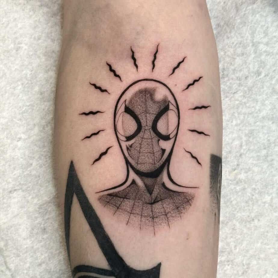 Spiderman-Tattoo auf dem Arm