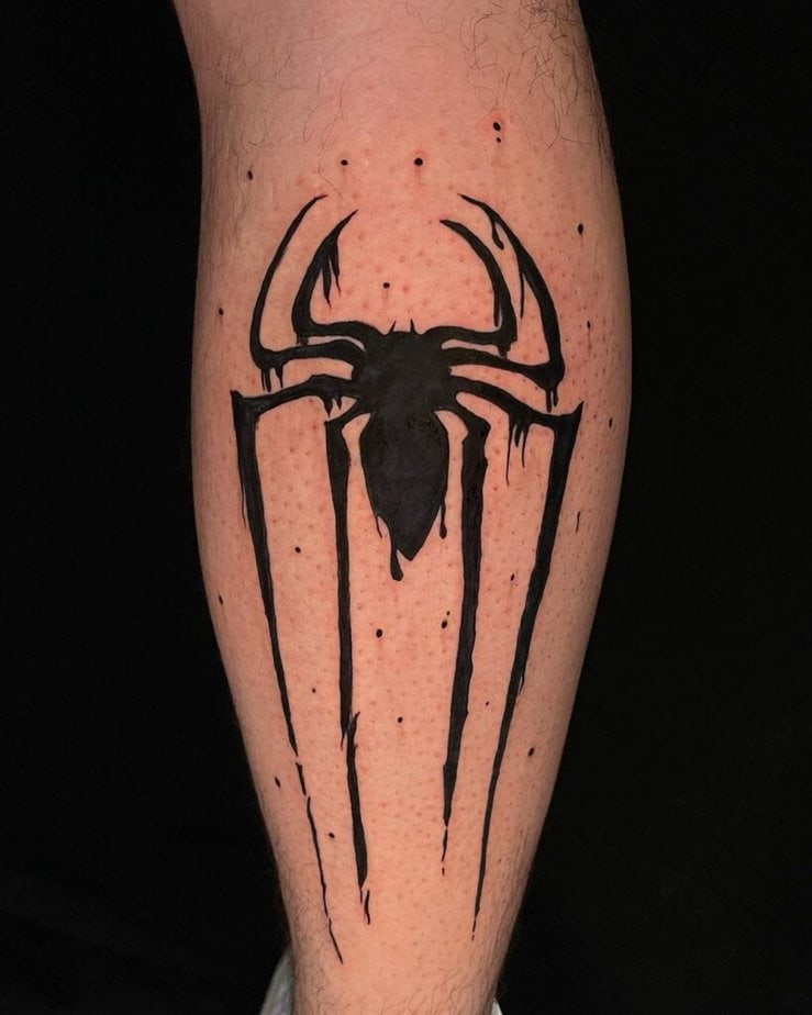 Spiderman-Tattoo auf dem Bein