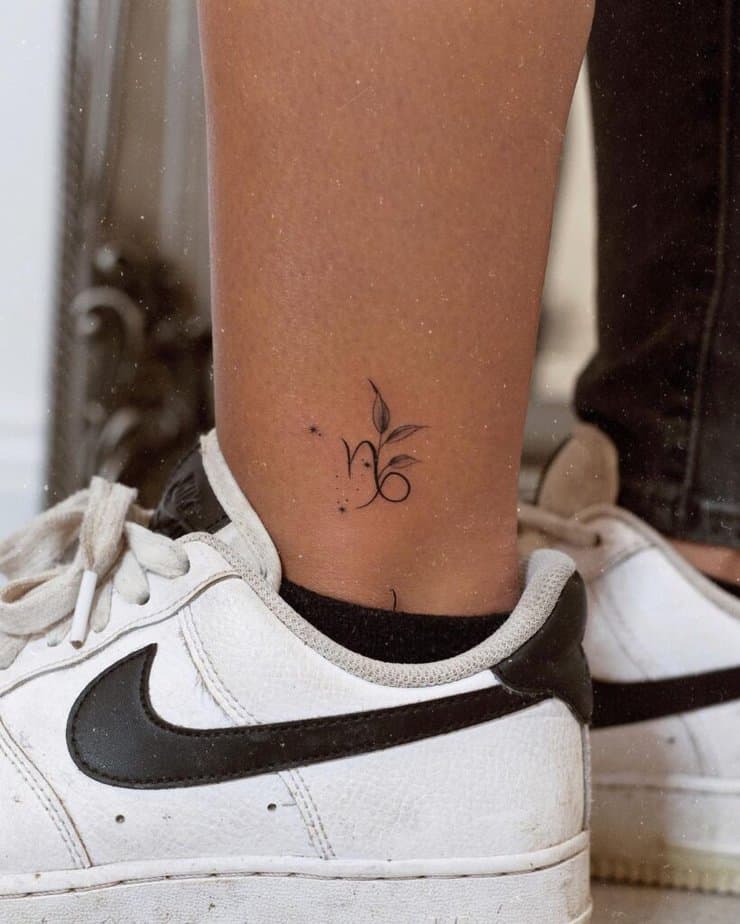 16. Ein Steinbock-Symbol-Tattoo auf dem Knöchel 