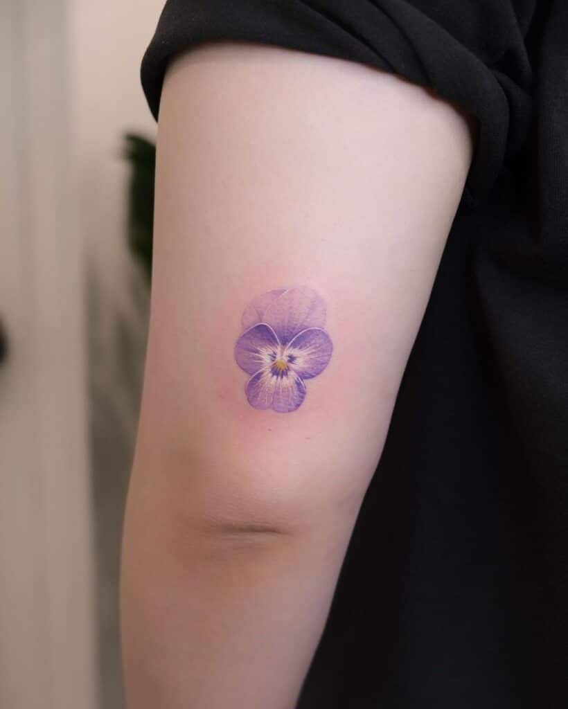 5. Violette Blume