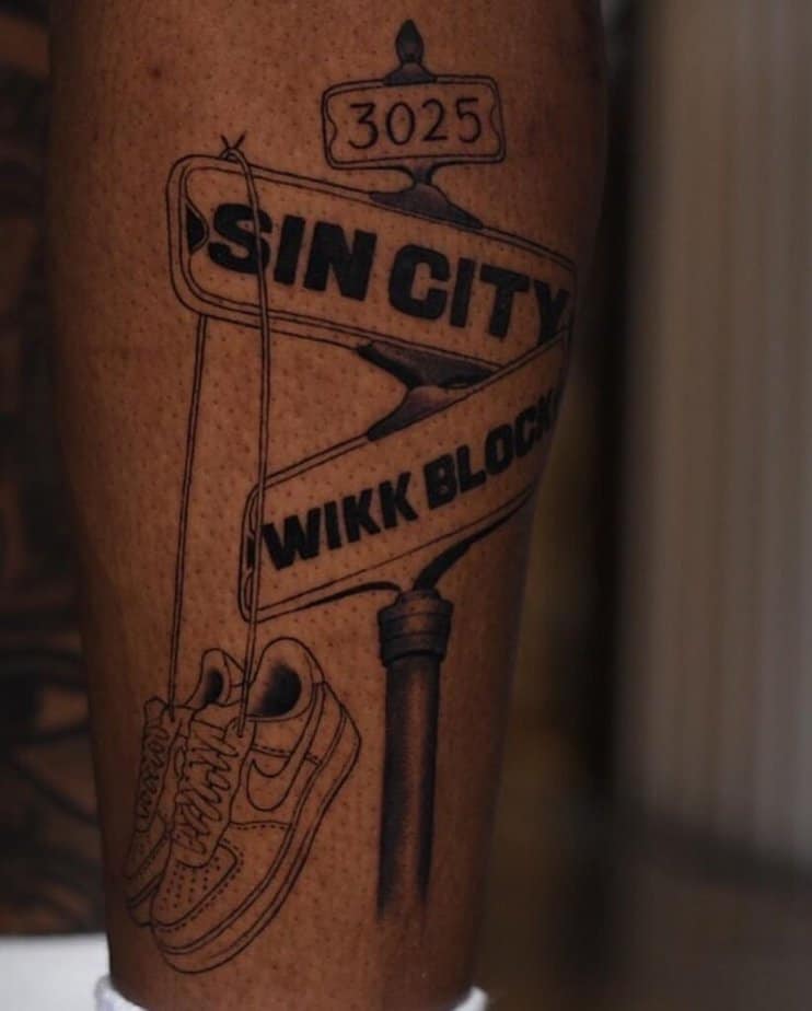 13. Ein Sin City Straßen-Tattoo auf dem Bein