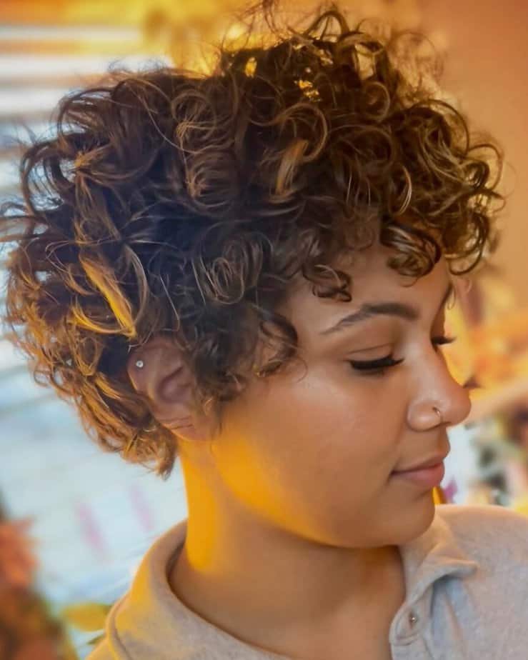 21 wunderschöne lockige Pixie-Haarschnitt-Ideen für jede Art von Locken