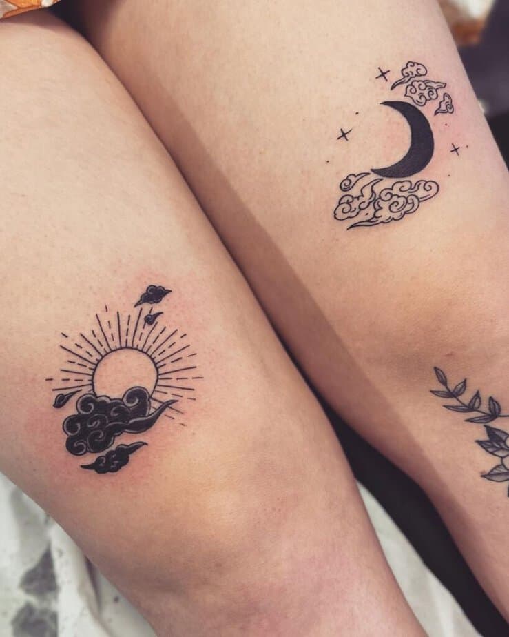 11. Sonne und Mond Tattoos über den Knien 