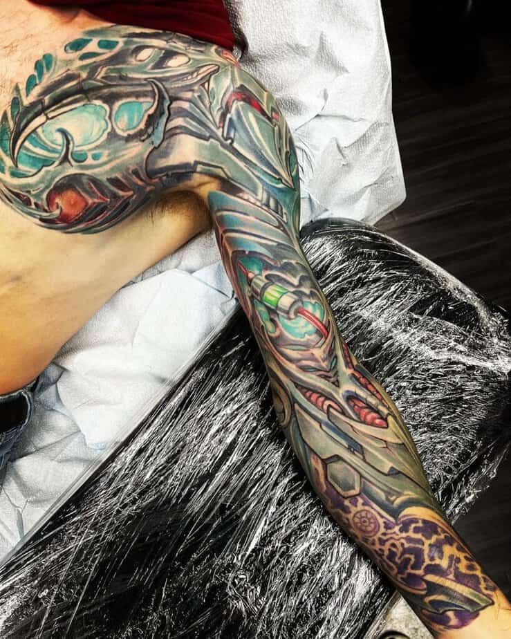 Biomechanische Tattoo-Ideen für deinen Arm