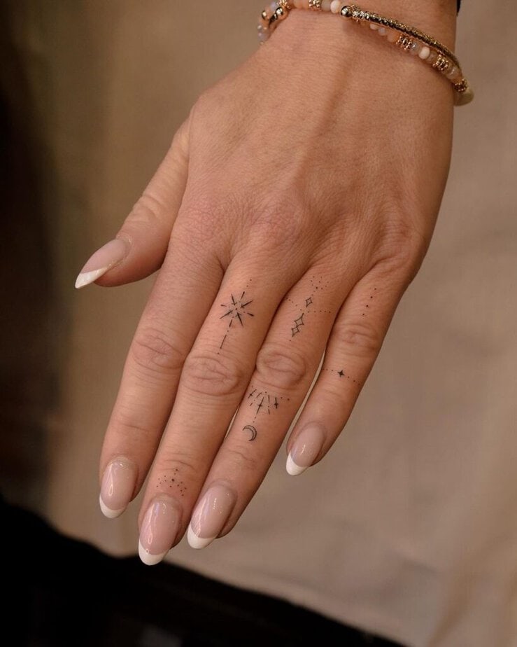 1. Eine ornamentale Fingertätowierung