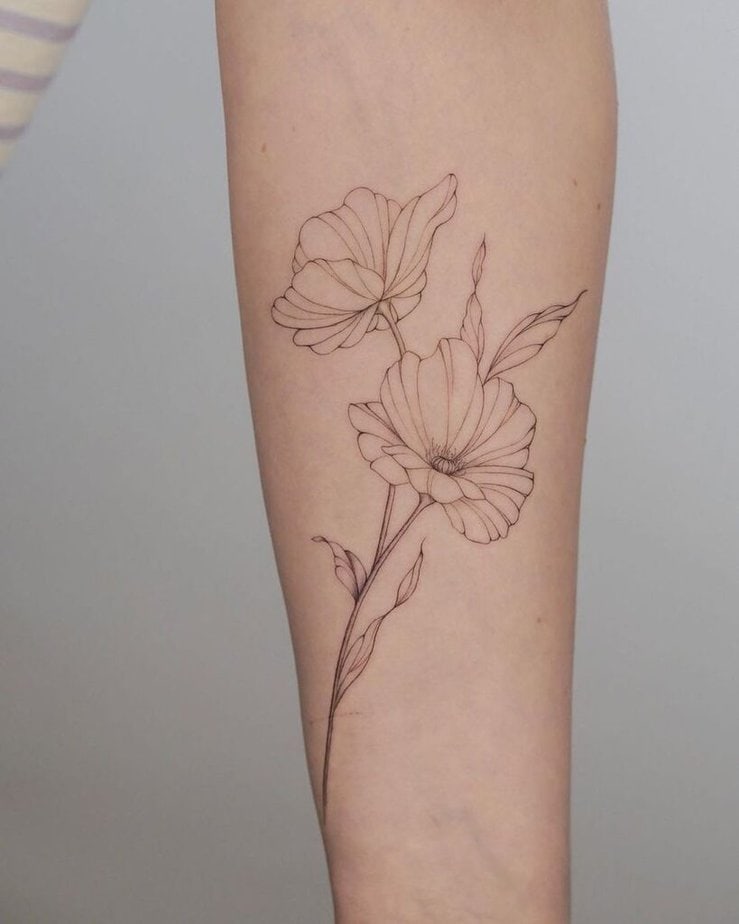 18. Ein zartes, zierliches Mohnblumen-Tattoo