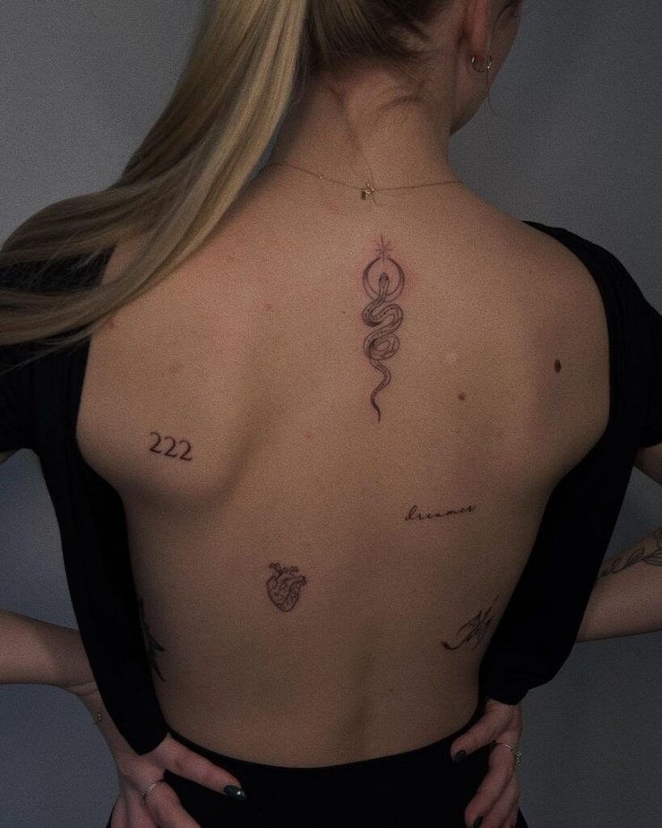 3. Ein Patchwork-Tattoo auf dem Rücken 