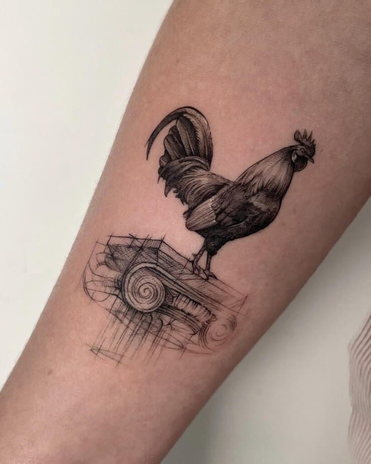 14. Ein Hahn-Tattoo auf dem Unterarm