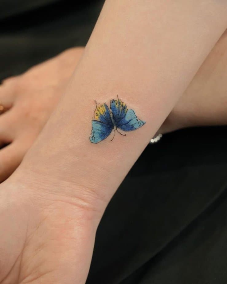 11. Ein Aquarell Schmetterling Hand Tattoo 