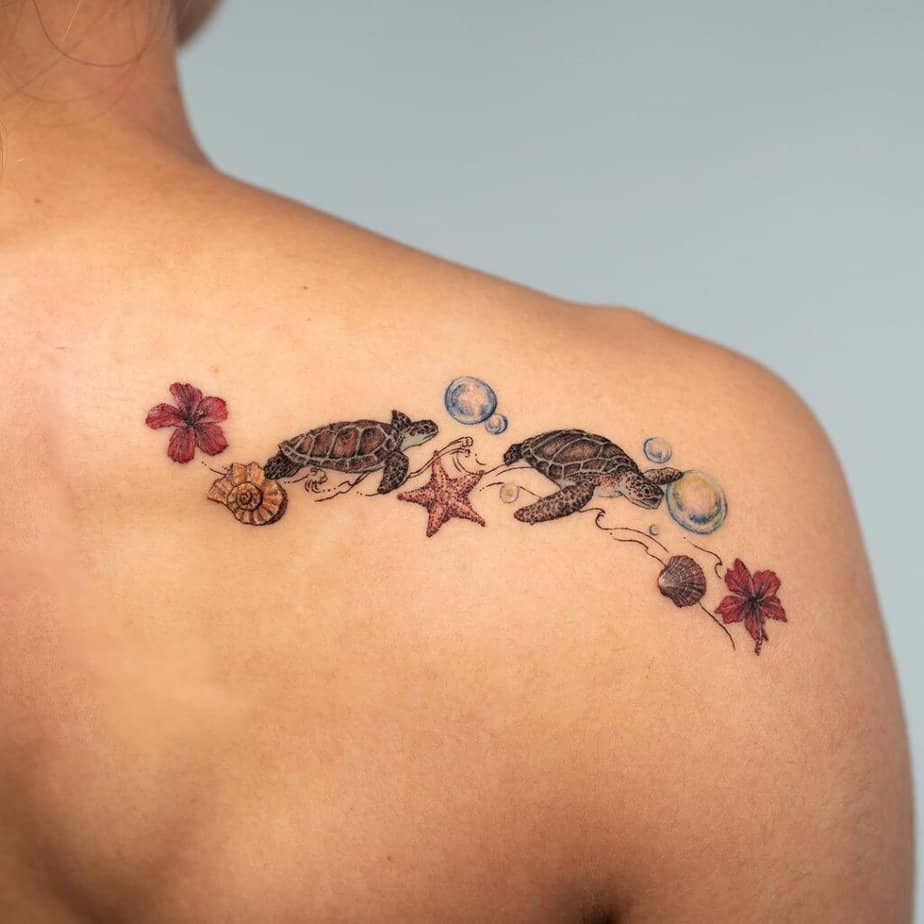 16. Ein Schulter-Tattoo mit Meeresmotiven 