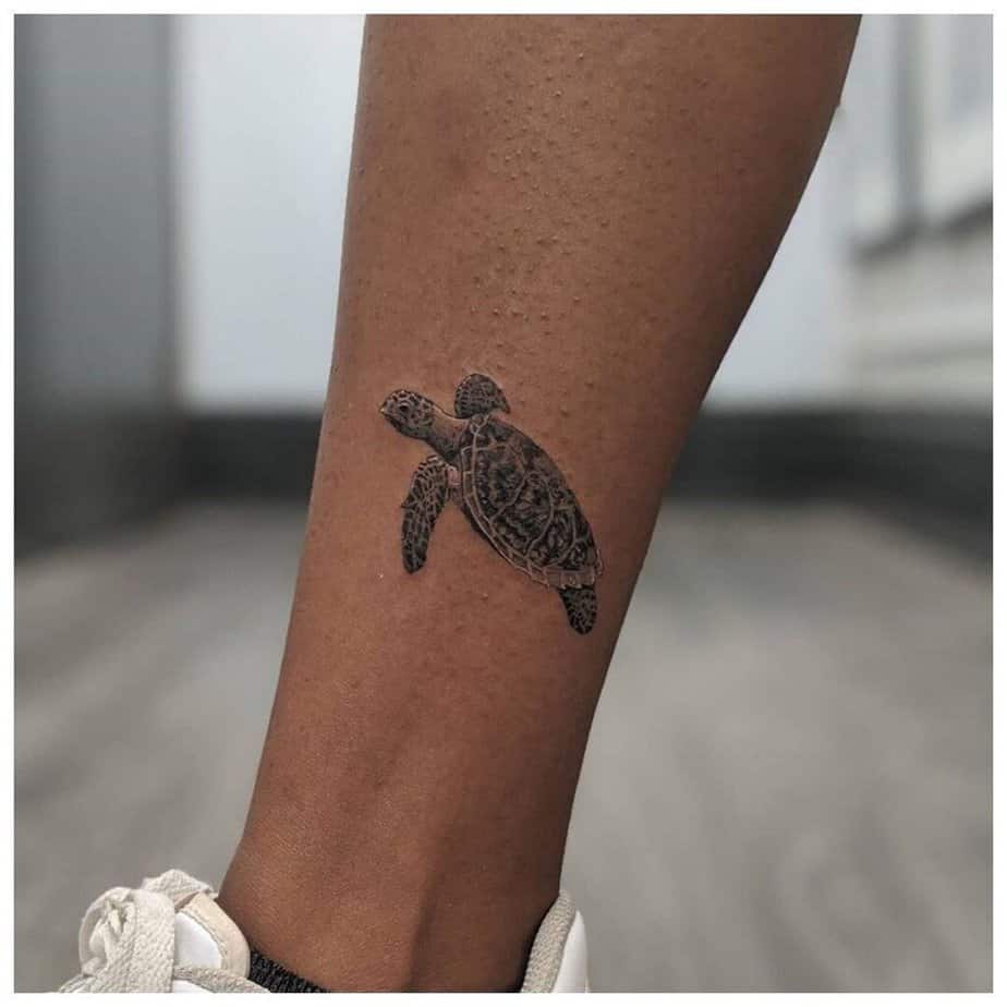21. Ein realistisches Meeresschildkröten-Tattoo 