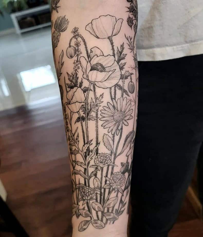Halbarm-Blumen-Tattoo