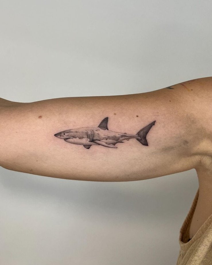 5. Ein Hai-Tattoo 