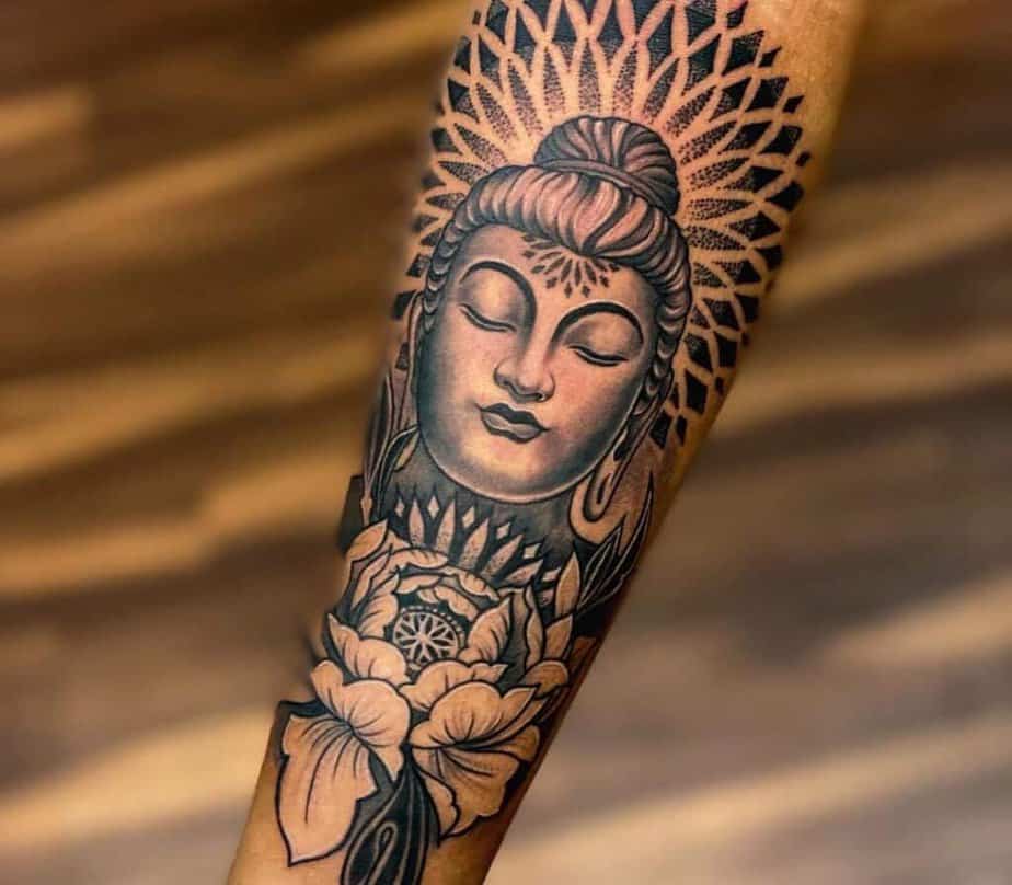10. Ein Mandala-Buddha-Tattoo 