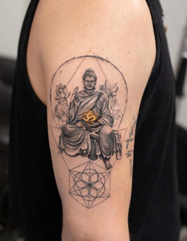 11. Eine geometrische Buddha-Tätowierung 
