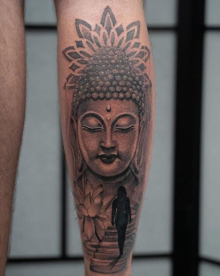 18. Eine Buddha-Tätowierung auf der Rückseite des Beins