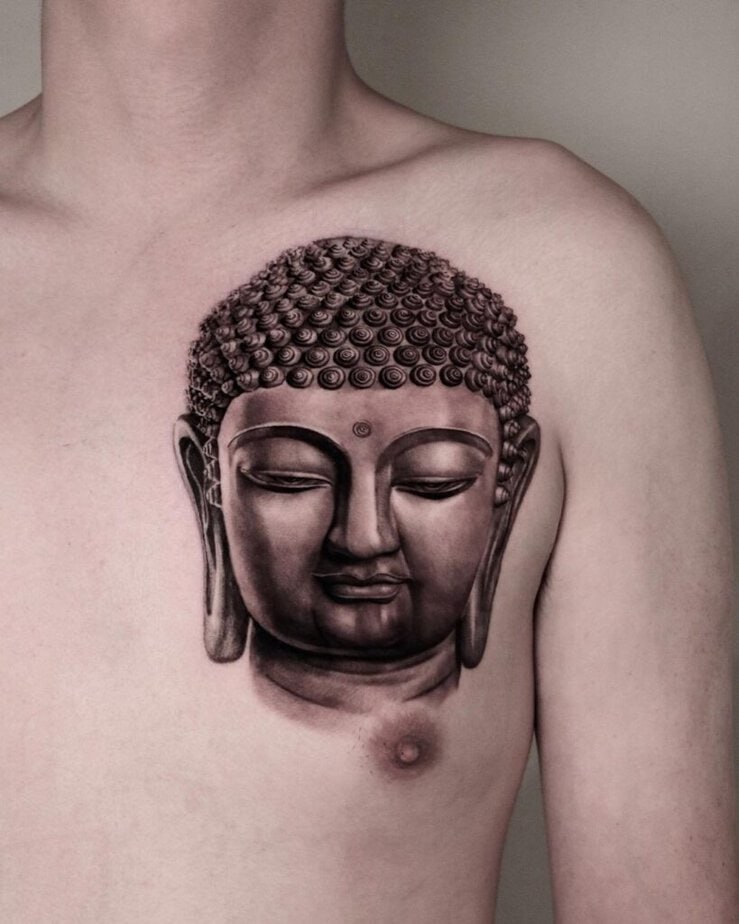 21. Ein Buddha-Brusttattoo 