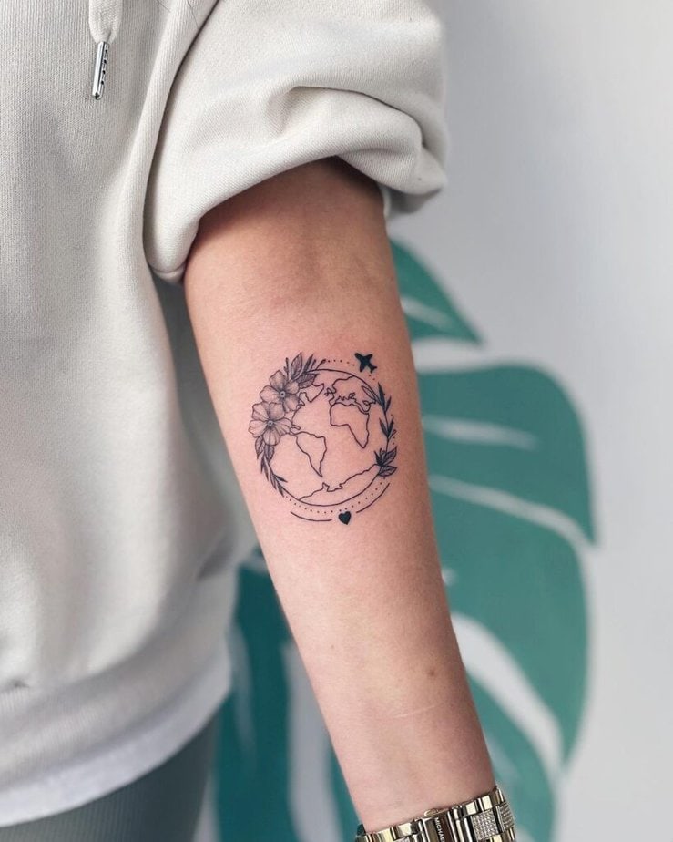 Kleines und einfaches Erde-Tattoo